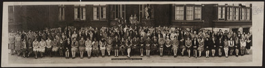 Titre original&nbsp;:  University Girls, Annesley Hall, 1929. Image courtesy of Victoria University Archives (Toronto, Ont.).