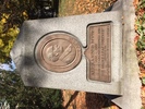 Titre original&nbsp;:  Alexander Muir monument, Mount Pleasant Cemetery, Toronto. 
Image courtesy of Tracy Montgomery, 2020.