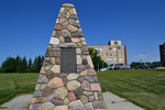Titre original&nbsp;:    Description English: A cairn located on the St.Mary's University College campus dedicated to Father Albert Lacombe. Date 31 July 2012 Source Own work Author Emerald22

