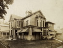 Titre original&nbsp;:  ROBERTSON, JOHN ROSS, house, Sherbourne St., e. side, s. Gerrard St. E.; Author: Unknown; Author: Year/Format: 1900, Picture