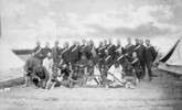 Titre original&nbsp;:  Chief Piayot (ca. 1816-1908), Chief Cree and leader, and followers; Edgar Dewdney, Indian Commisioner for the North-West Territories; and members of the Montreal Garrison Artillery, Regina, Sask., May 1885. 
