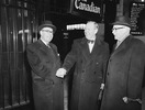 Titre original&nbsp;:  L. to R.: Hon. Paul Martin, Hon. Lester B. Pearson and the Rt. Hon. Louis St. Laurent at Ottawa after Pearson's return from Norway with the Nobel Peace Prize. 