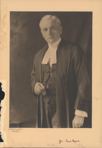 Titre original&nbsp;:  Photograph of James Paul Byrne, Faculty of Law - Archives Catalogue. Dalhousie University Archives, PC1, Box 25, Folder 10.