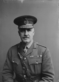 Titre original&nbsp;:  Brig-Gen C.J. Armstrong, C.B., C.M.G. Canadian Engineers.  Library and Archives Canada. Online MIKAN no. 3214533.