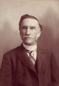 Titre original&nbsp;:  File:Photograph of Adolphe-Basile Routhier (cropped).jpg - Wikimedia Commons