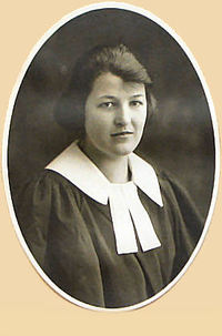 Original title:  Edith Mary Peckham Sheppard (1900-34), lawyer; Archives of the Law Society of Upper Canada 
Photograph of Edith Mary Peckham Sheppard (1900-1934)
Date: 1924
Photographer: Frederick William Lyonde and his sons 
Source: https://www.flickr.com/photos/lsuc_archives/12680718885


