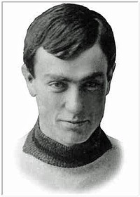 Titre original&nbsp;:  George Richardson: He was a natural nobleman both as hockey player and soldier. In his four-year career at Queen's he was sent to the penalty box just twice. Renowned for his clean and gentlemanly play as much as for his scoring and stickhandling brilliance, Richardson and his Queen's teammates defeated both Princeton and Yale in 1903 and won the North American intercollegiate hockey title. In 1906 Queen's were Ontario amateur champions and challenged -- unsuccessfully as it turned out -- for the Stanley Cup.